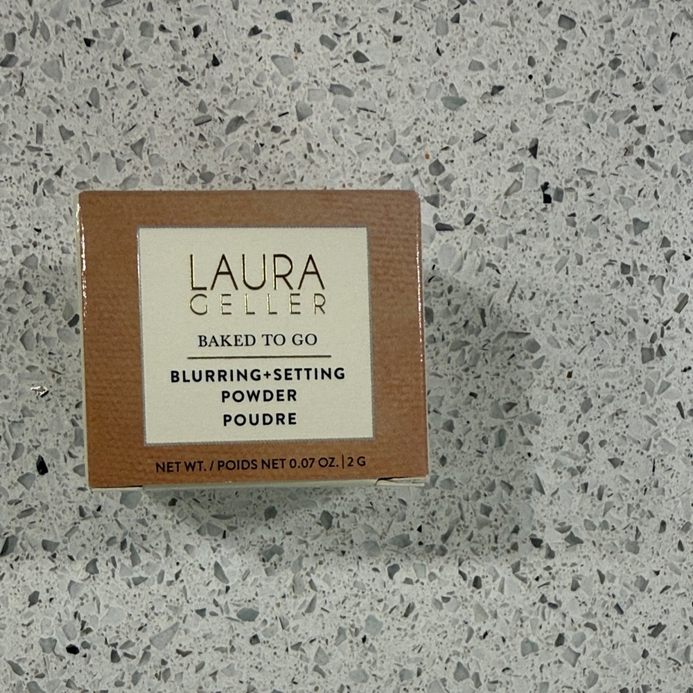 Laura Geller Baked to Go Blurring + Setting Powder -light/medium